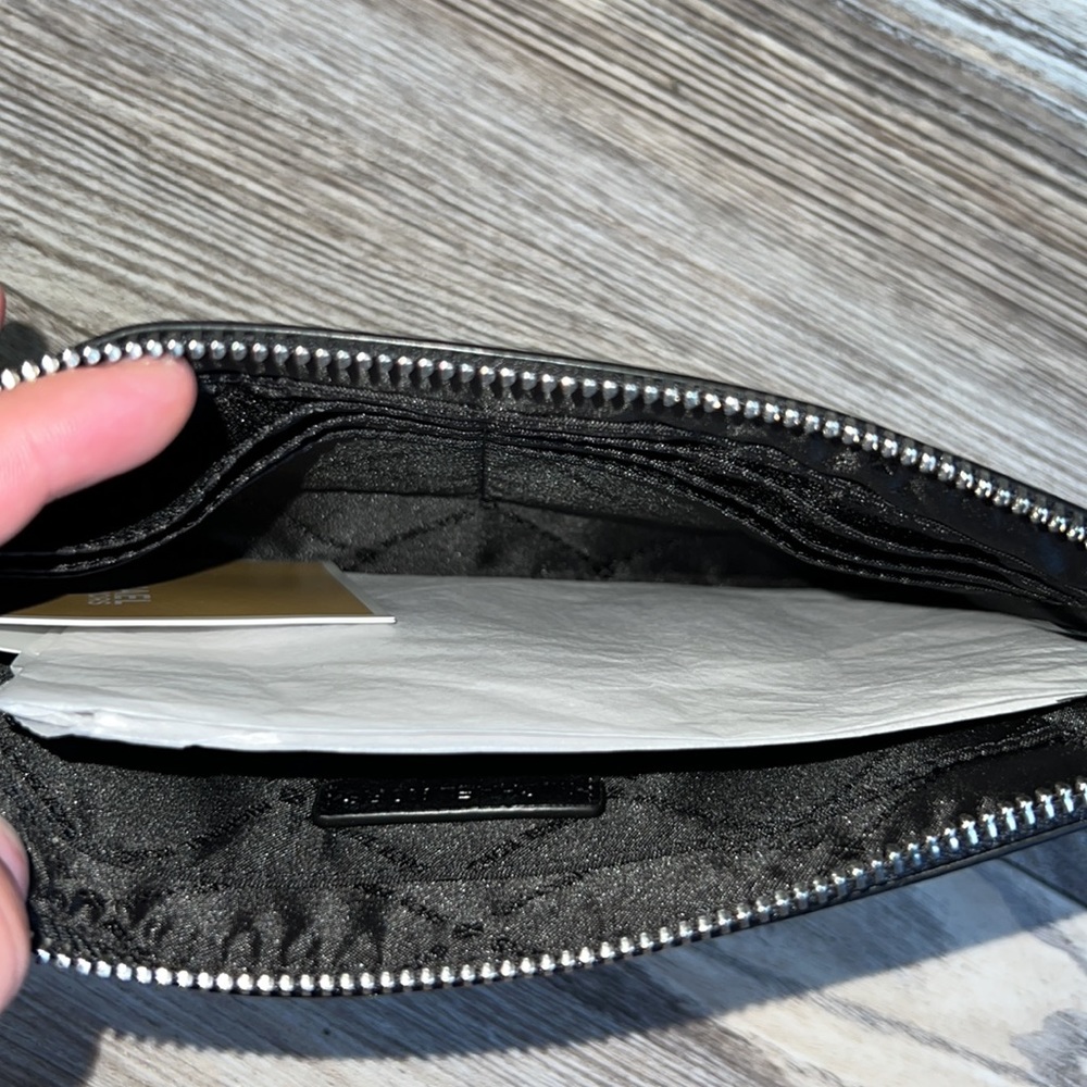 13. Michael Kors Large Zip Clutch Wrislet - Picture 6 of 8